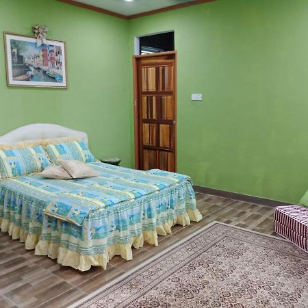 Jazepuri - Jaze 1 Daire Kuching Dış mekan fotoğraf