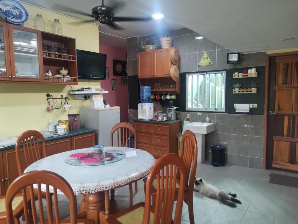 Jazepuri - Jaze 1 Daire Kuching Dış mekan fotoğraf