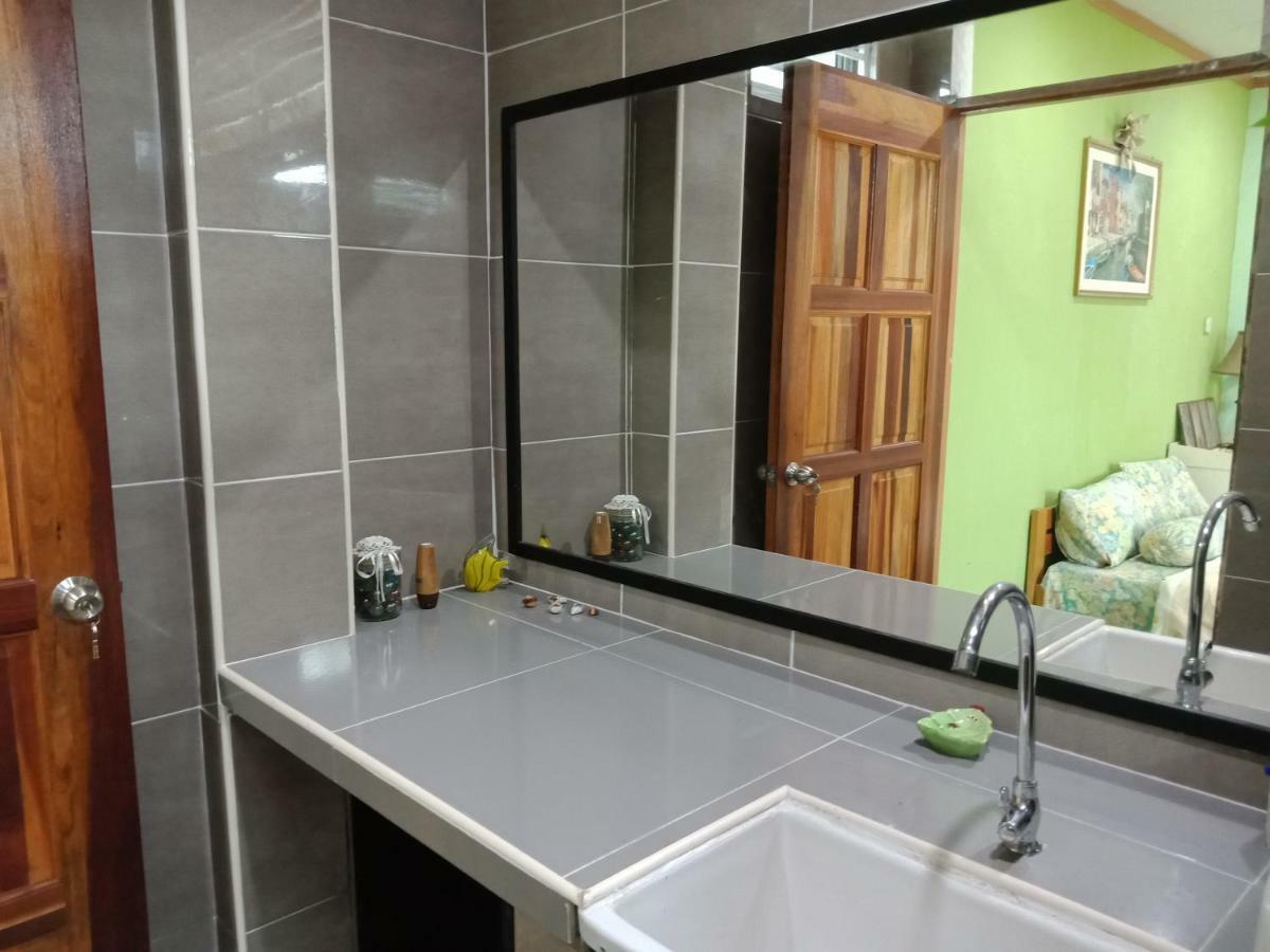 Jazepuri - Jaze 1 Daire Kuching Dış mekan fotoğraf